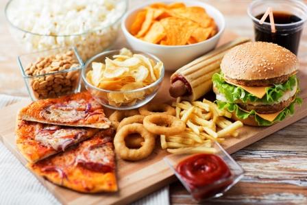 sacharidy potraviny - fastfood - s vysokým obsahom sacharidov a tukov - pizza, hranolky, hotdog
